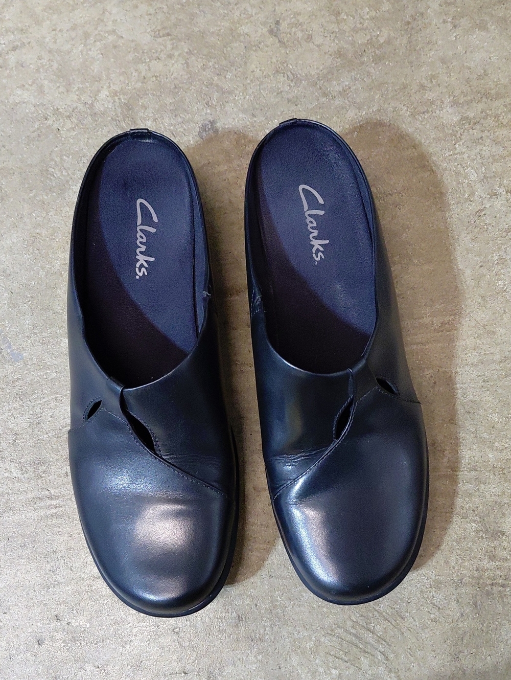 CLARKS Women's  Black Leather Slip-On Mule Clog Size 9M